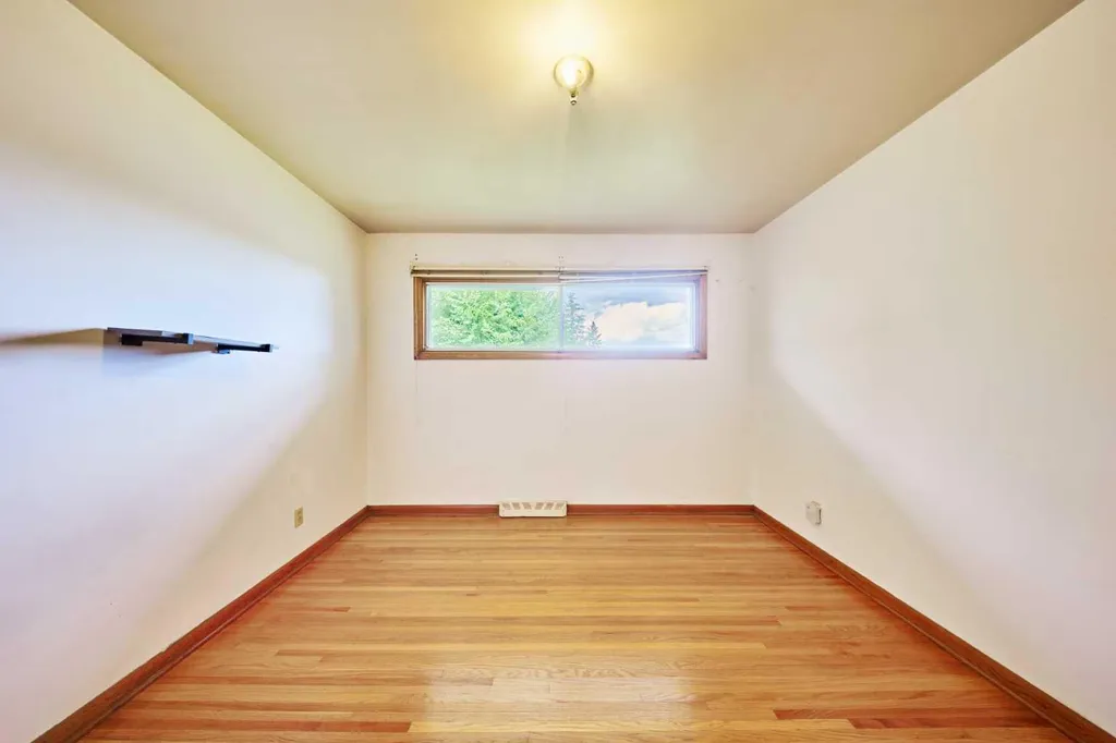 627 94 Avenue SW Calgary AB T2V 0X8