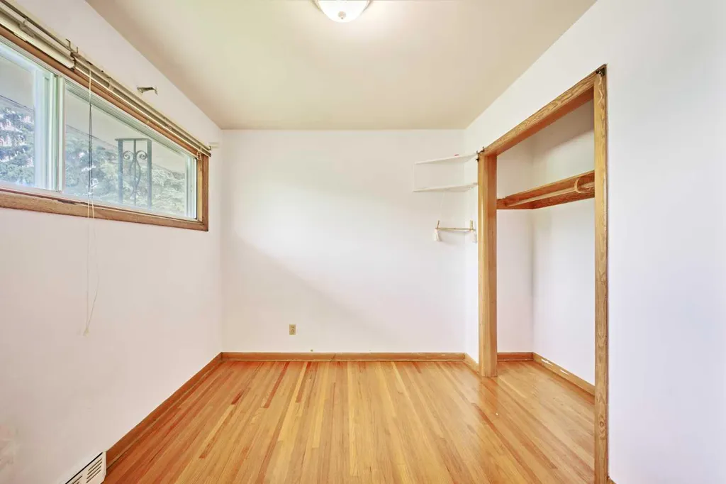 627 94 Avenue SW Calgary AB T2V 0X8
