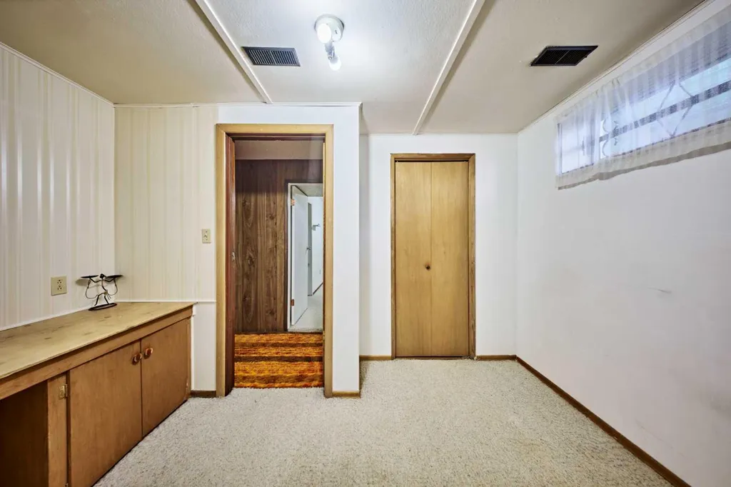 627 94 Avenue SW Calgary AB T2V 0X8