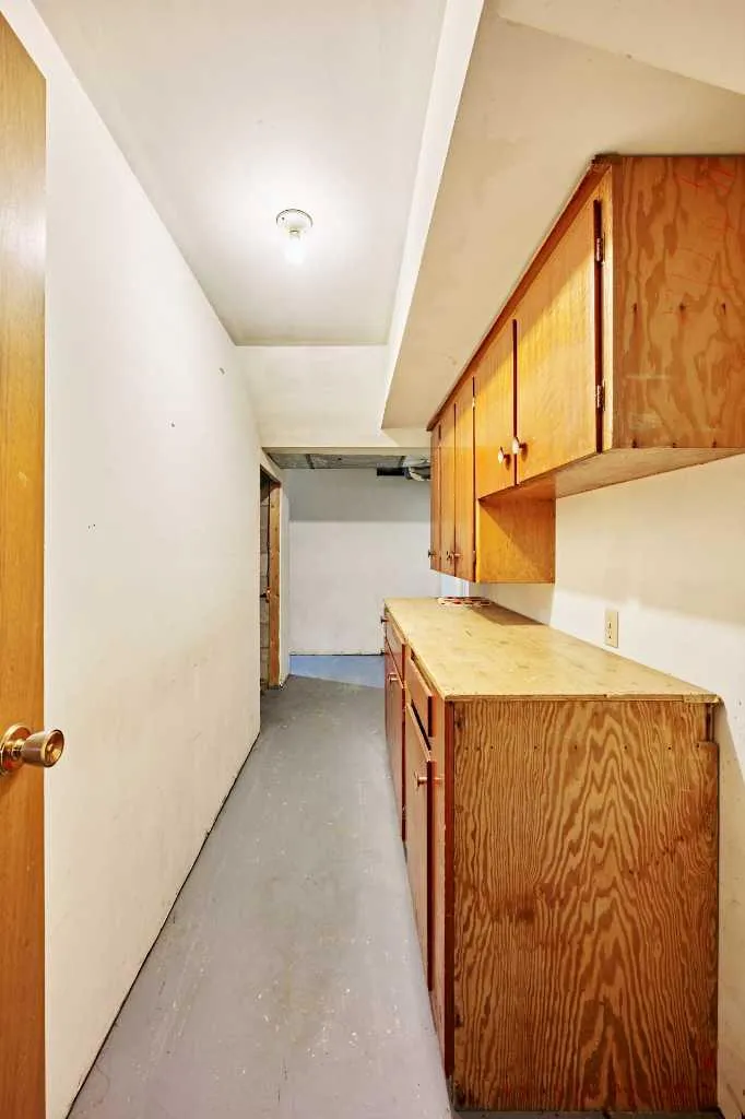 627 94 Avenue SW Calgary AB T2V 0X8