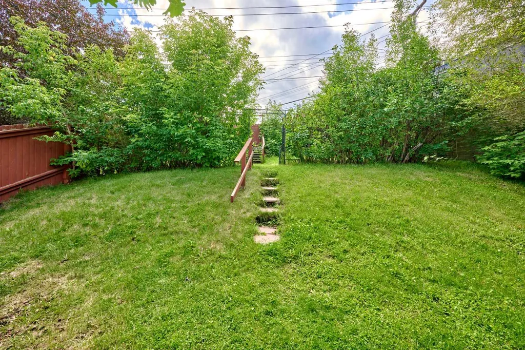 627 94 Avenue SW Calgary AB T2V 0X8