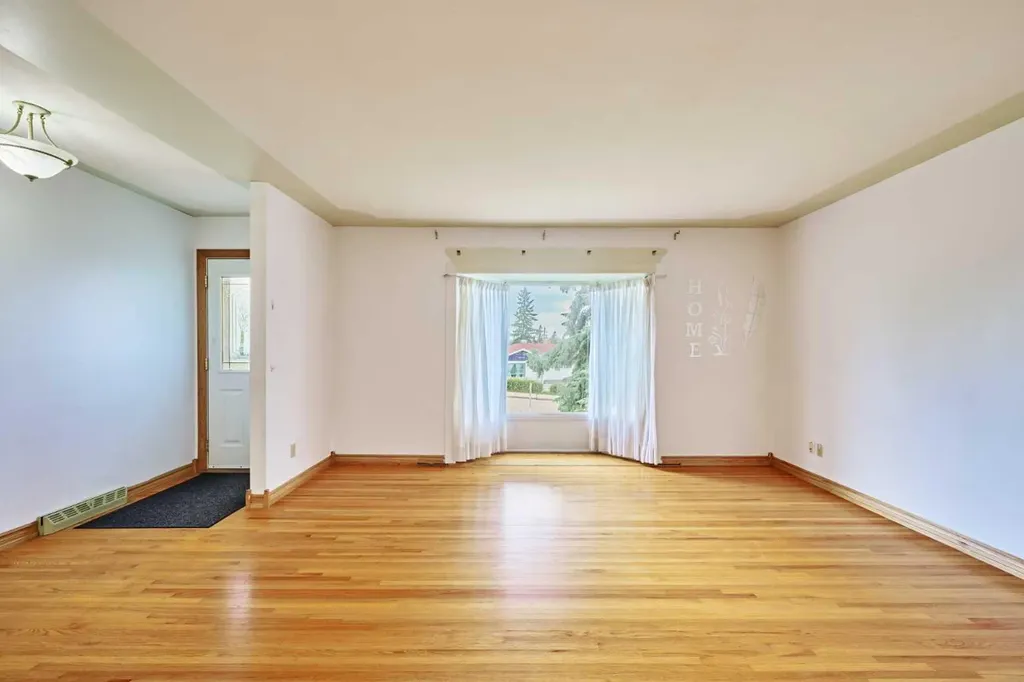 627 94 Avenue SW Calgary AB T2V 0X8
