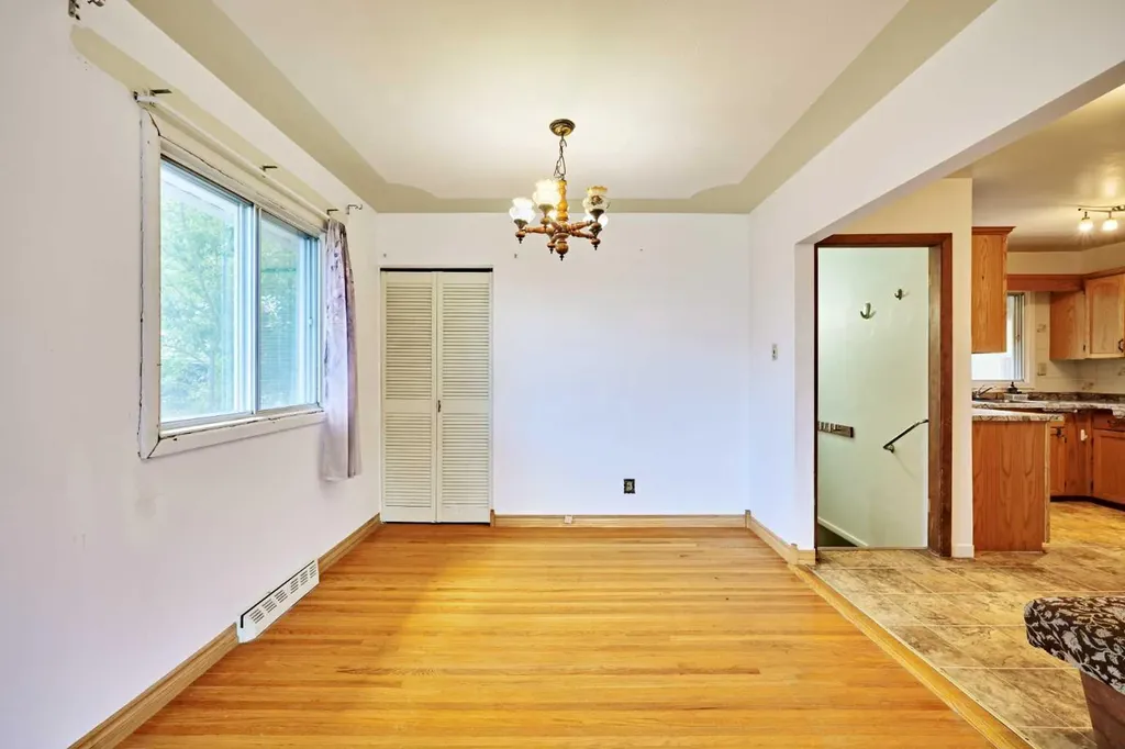 627 94 Avenue SW Calgary AB T2V 0X8