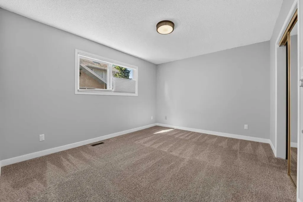 50 Sherwood Crescent W Lethbridge AB T1K 6G3