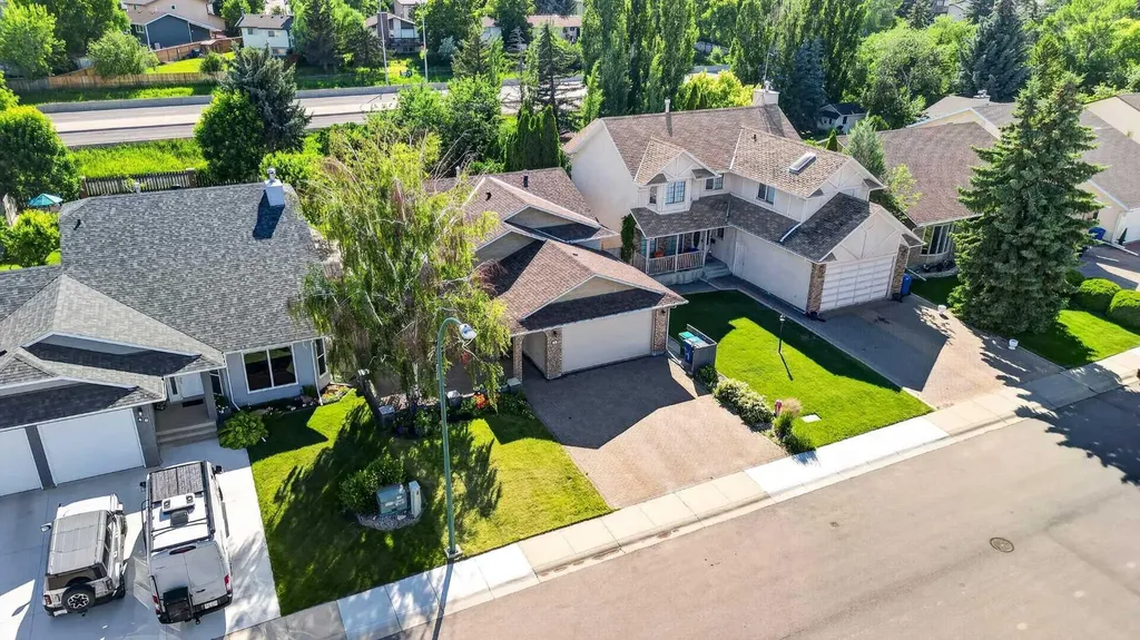 50 Sherwood Crescent W Lethbridge AB T1K 6G3