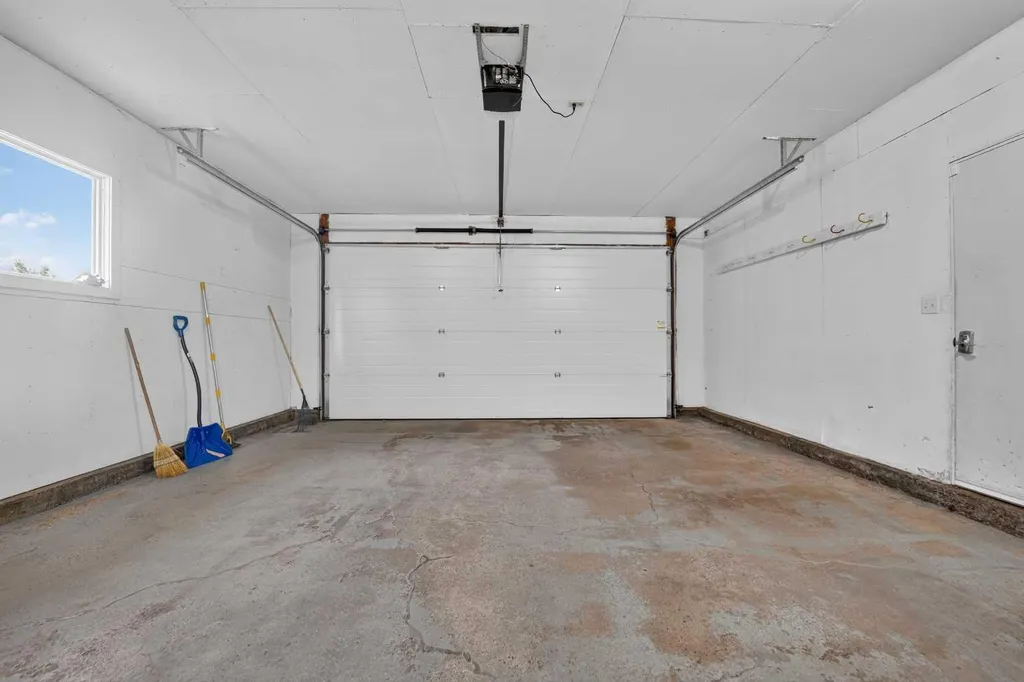 50 Sherwood Crescent W Lethbridge AB T1K 6G3