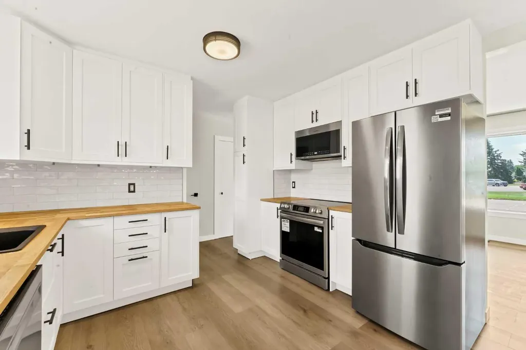 2711 Dunmore Road SE Medicine Hat AB T1A2A6