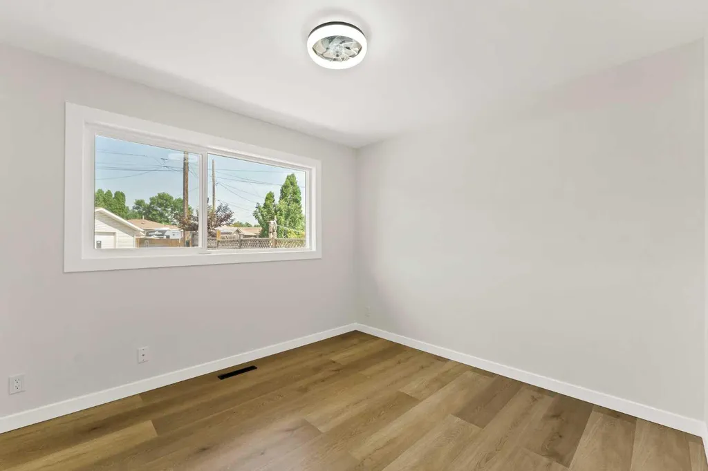 2711 Dunmore Road SE Medicine Hat AB T1A2A6