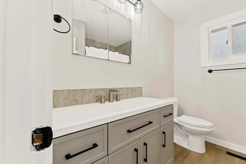 2711 Dunmore Road SE Medicine Hat AB T1A2A6