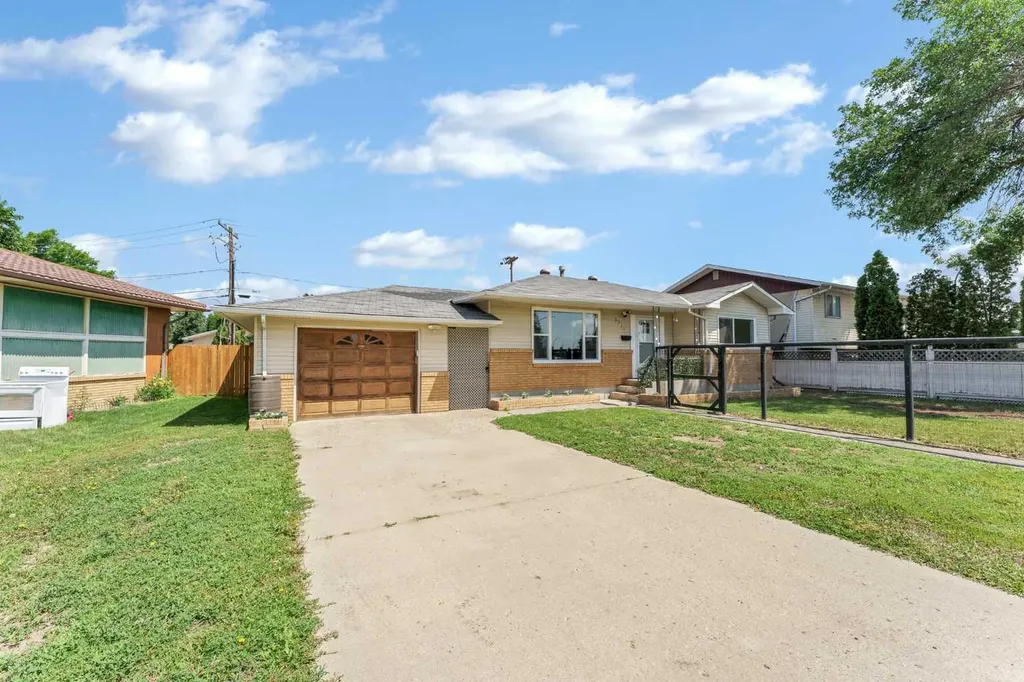 2711 Dunmore Road SE Medicine Hat AB T1A2A6