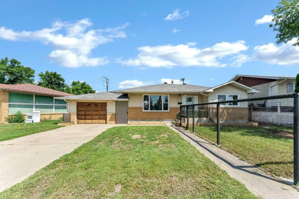 2711 Dunmore Road SE Medicine Hat AB T1A2A6