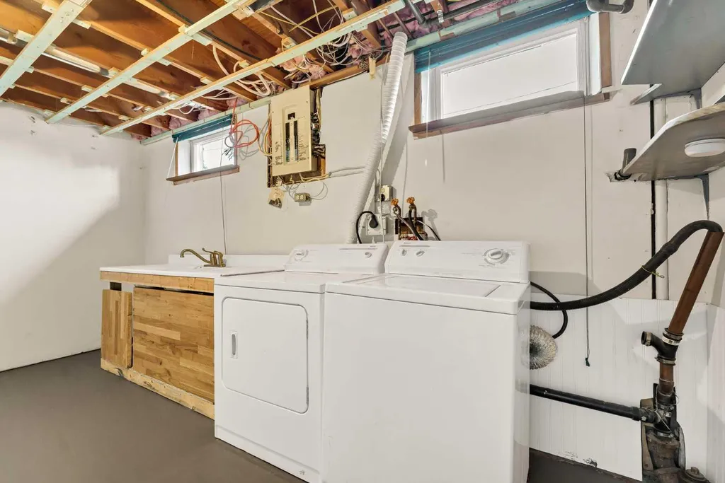 2711 Dunmore Road SE Medicine Hat AB T1A2A6