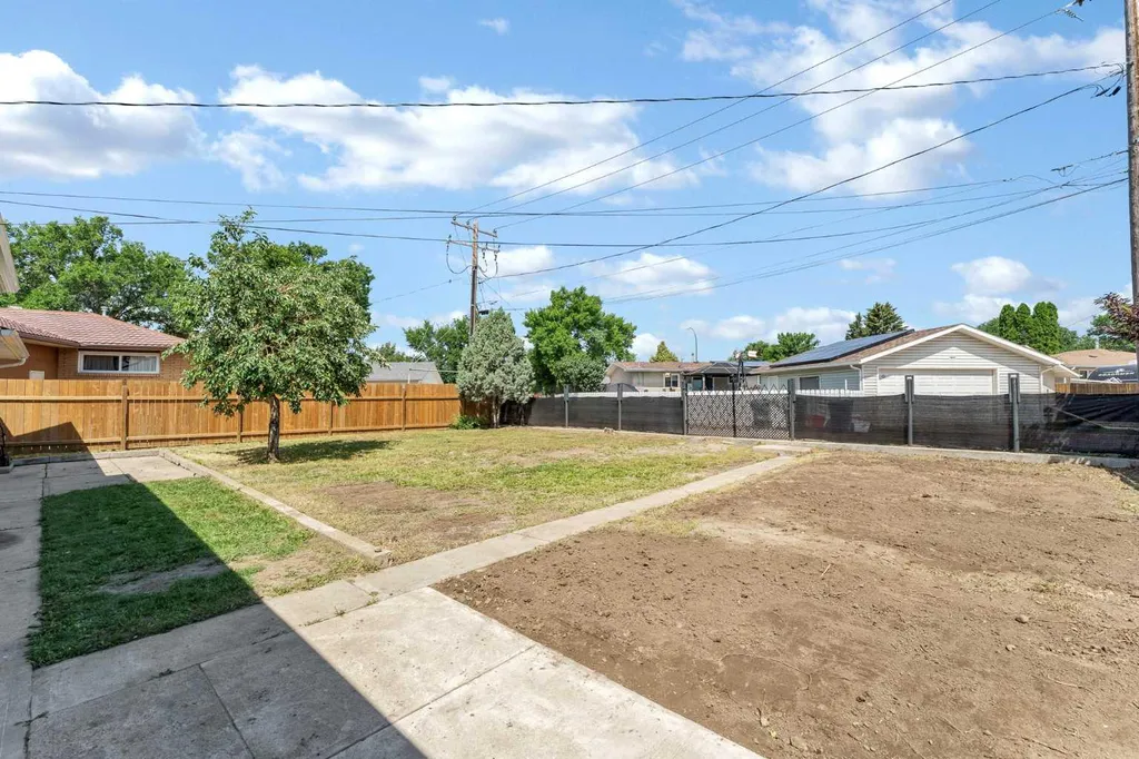 2711 Dunmore Road SE Medicine Hat AB T1A2A6