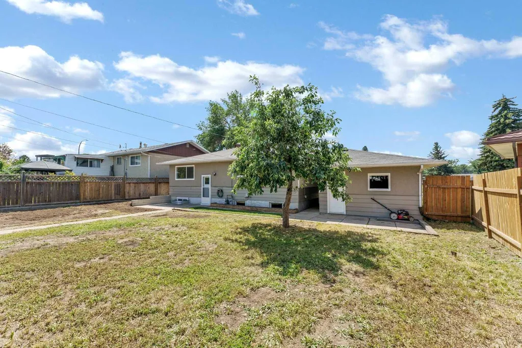 2711 Dunmore Road SE Medicine Hat AB T1A2A6