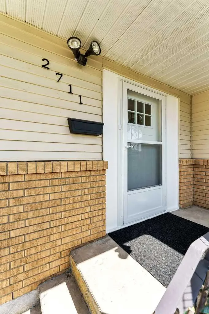 2711 Dunmore Road SE Medicine Hat AB T1A2A6
