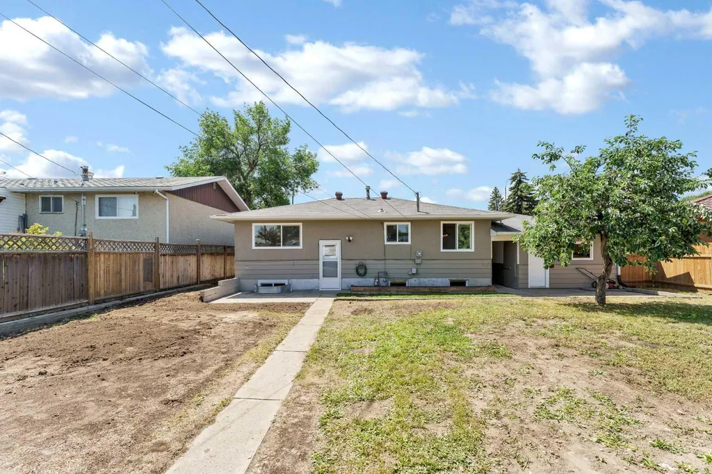 2711 Dunmore Road SE Medicine Hat AB T1A2A6