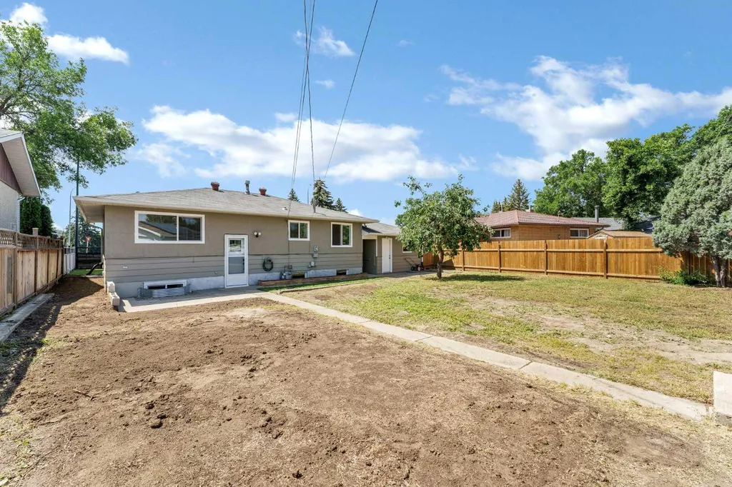 2711 Dunmore Road SE Medicine Hat AB T1A2A6