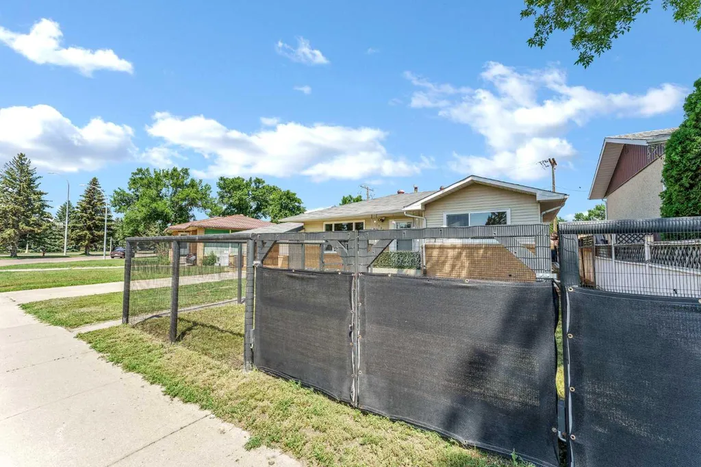 2711 Dunmore Road SE Medicine Hat AB T1A2A6
