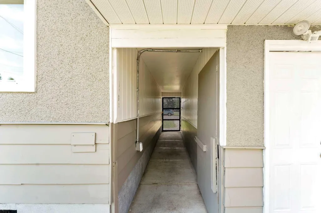 2711 Dunmore Road SE Medicine Hat AB T1A2A6