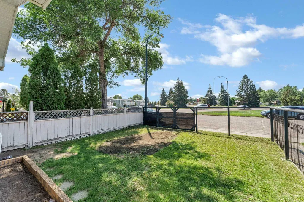 2711 Dunmore Road SE Medicine Hat AB T1A2A6
