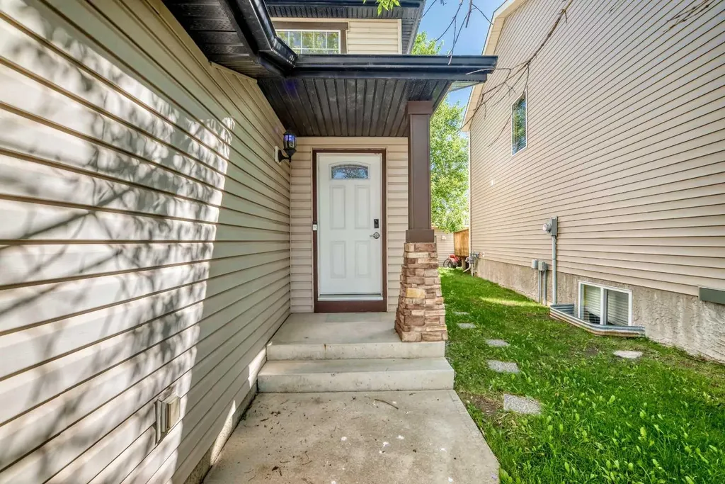 144 Covehaven Road NE Calgary AB T3K 5W7