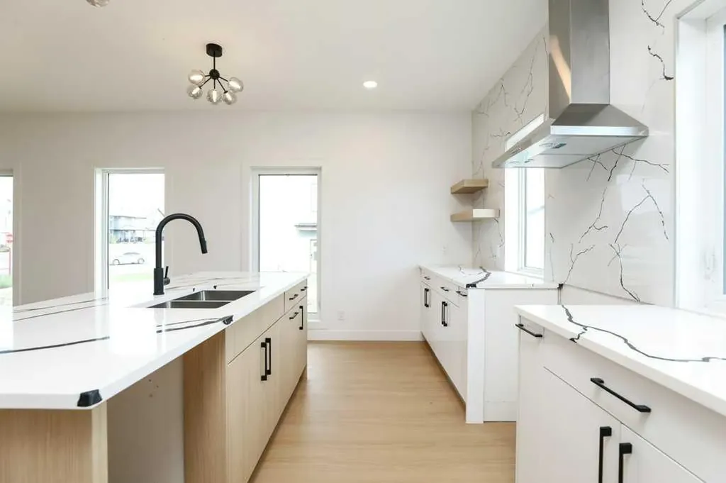 411 Caledonia Boulevard W Lethbridge AB T1J5W2