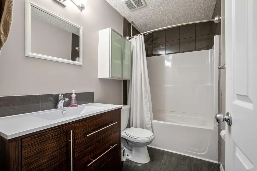 313 4 Street SW Diamond Valley AB T0L0H0