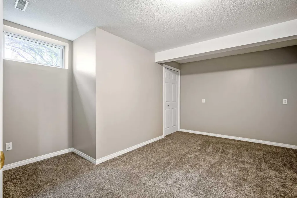 313 4 Street SW Diamond Valley AB T0L0H0