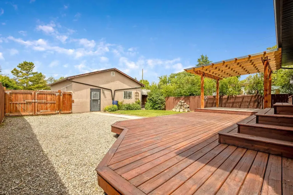 313 4 Street SW Diamond Valley AB T0L0H0