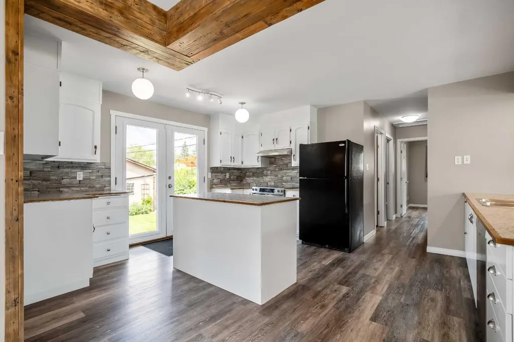 313 4 Street SW Diamond Valley AB T0L0H0