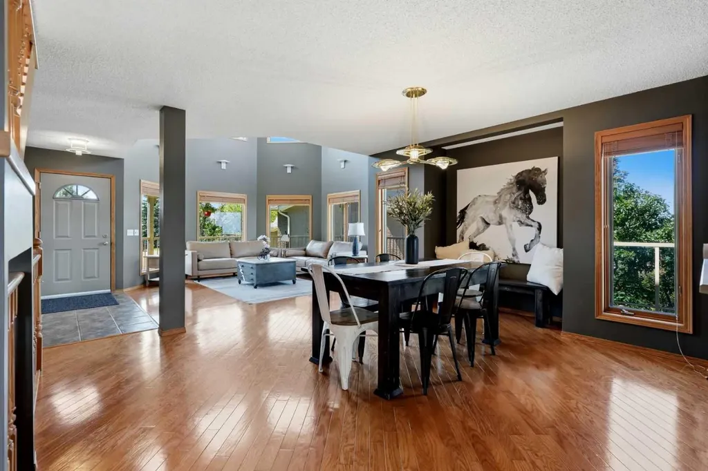 131 Edgebrook Circle NW Calgary AB T3A5A4