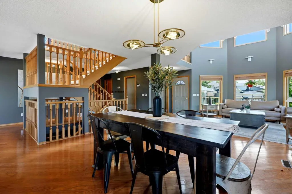 131 Edgebrook Circle NW Calgary AB T3A5A4