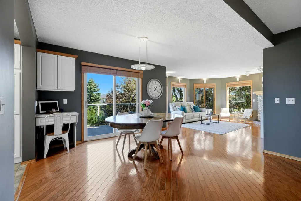 131 Edgebrook Circle NW Calgary AB T3A5A4