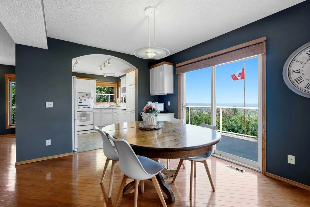 131 Edgebrook Circle NW Calgary AB T3A5A4