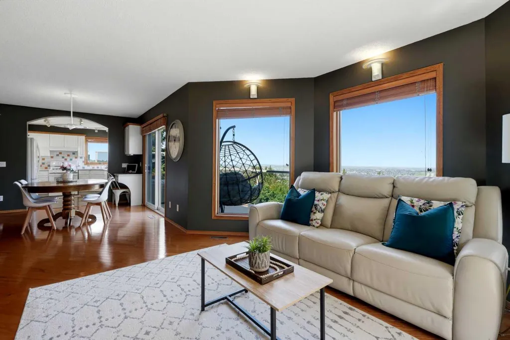 131 Edgebrook Circle NW Calgary AB T3A5A4