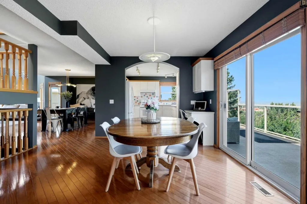 131 Edgebrook Circle NW Calgary AB T3A5A4