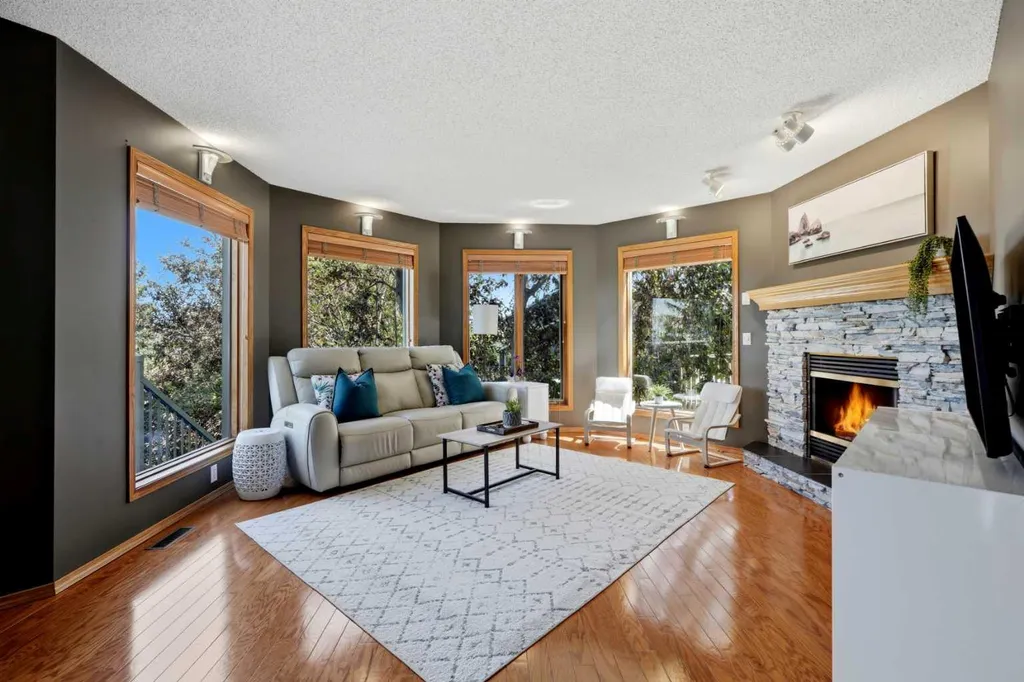 131 Edgebrook Circle NW Calgary AB T3A5A4