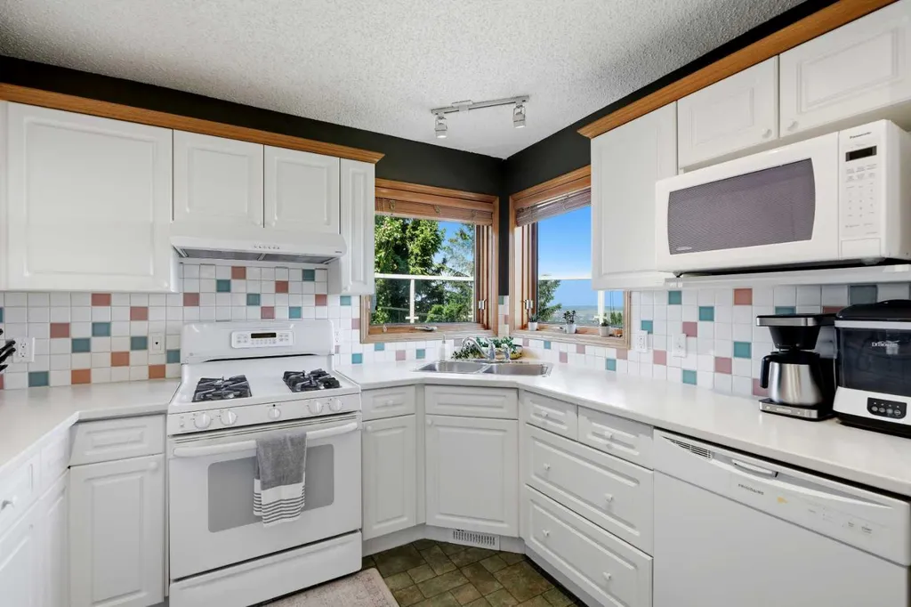 131 Edgebrook Circle NW Calgary AB T3A5A4