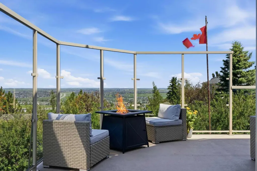 131 Edgebrook Circle NW Calgary AB T3A5A4