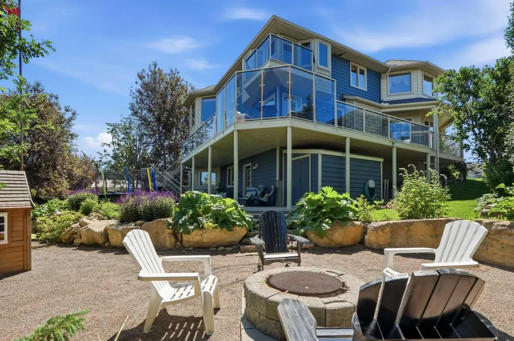 131 Edgebrook Circle NW Calgary AB T3A5A4