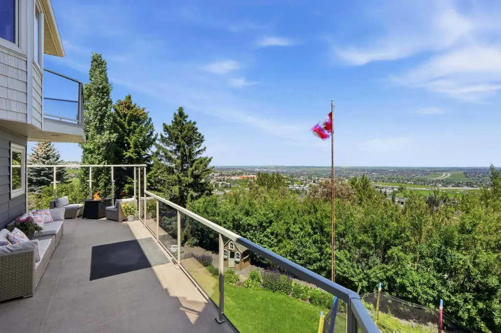 131 Edgebrook Circle NW Calgary AB T3A5A4