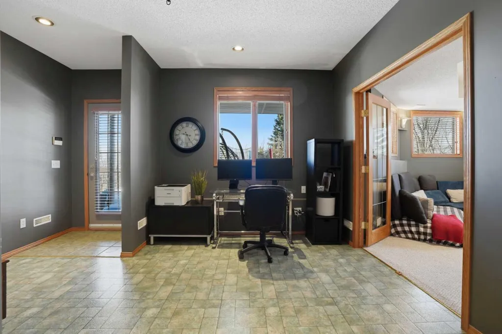 131 Edgebrook Circle NW Calgary AB T3A5A4