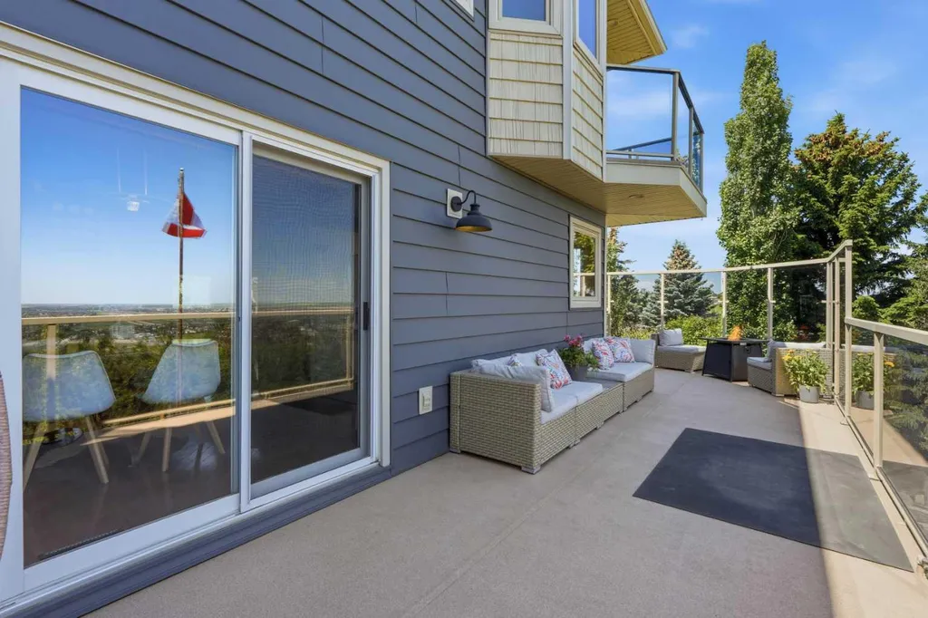 131 Edgebrook Circle NW Calgary AB T3A5A4