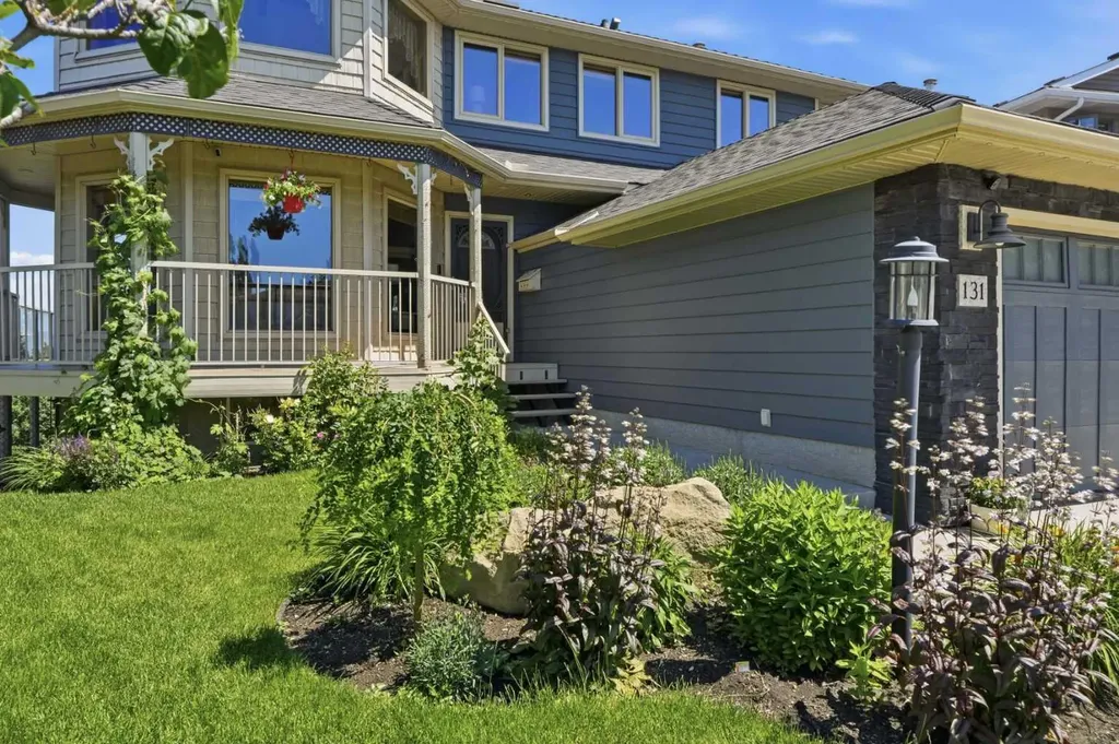 131 Edgebrook Circle NW Calgary AB T3A5A4