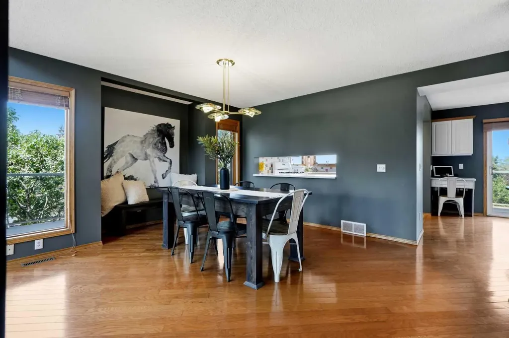 131 Edgebrook Circle NW Calgary AB T3A5A4
