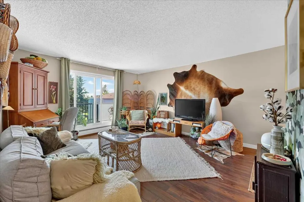 617 56 Avenue SW Calgary AB T2V 0G9