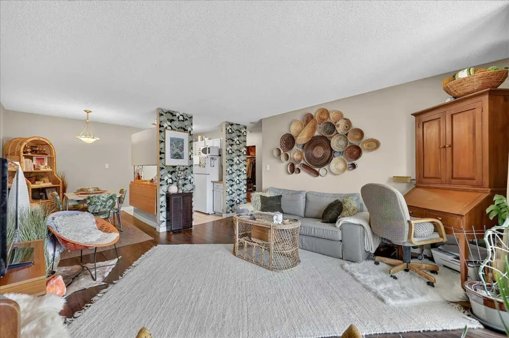 617 56 Avenue SW Calgary AB T2V 0G9
