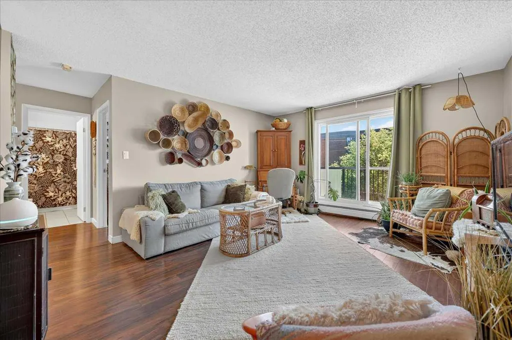 617 56 Avenue SW Calgary AB T2V 0G9