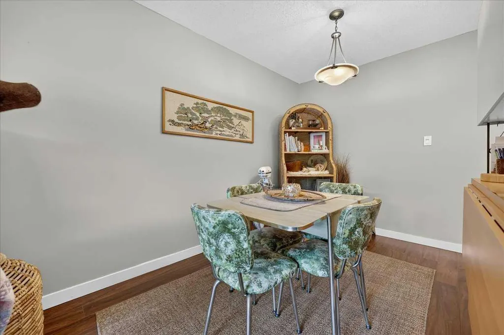617 56 Avenue SW Calgary AB T2V 0G9