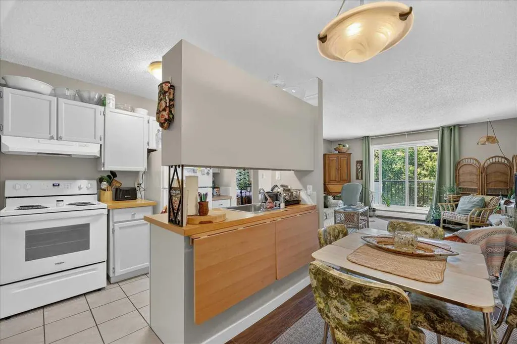 617 56 Avenue SW Calgary AB T2V 0G9